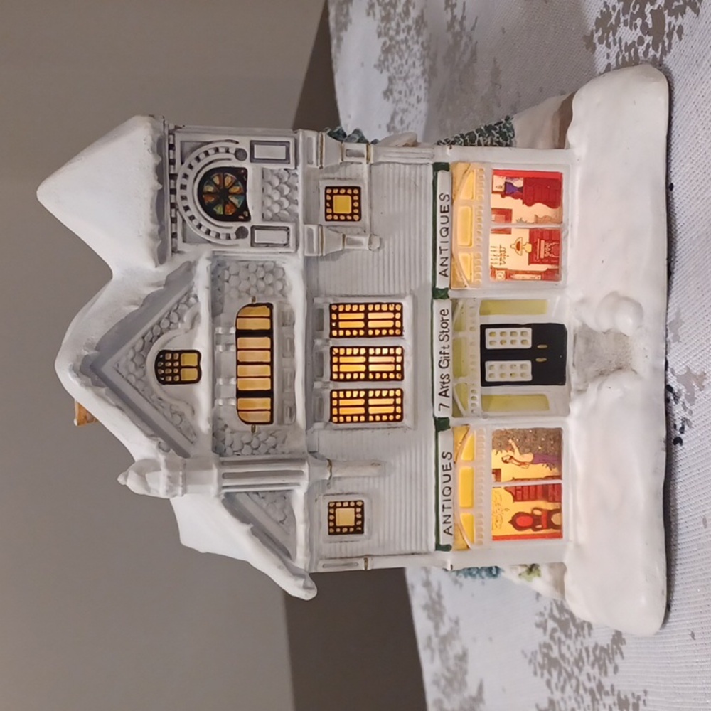Thomas Kinkade Village Christmas Collection 7 Arts Gifts & Antiques LightedHouse